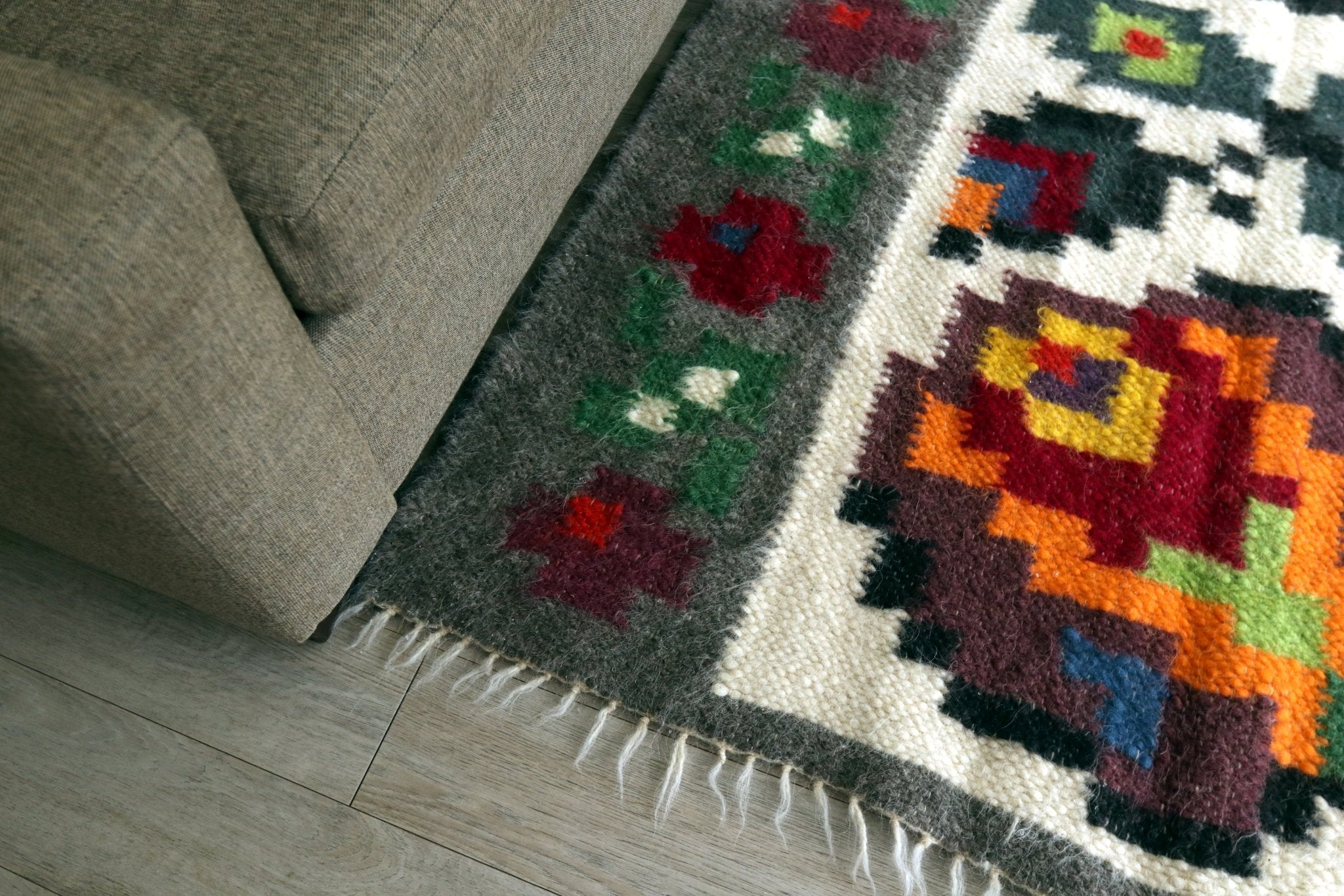 DZVINKA - Wool Rug from Karpaty - Saint Javelin