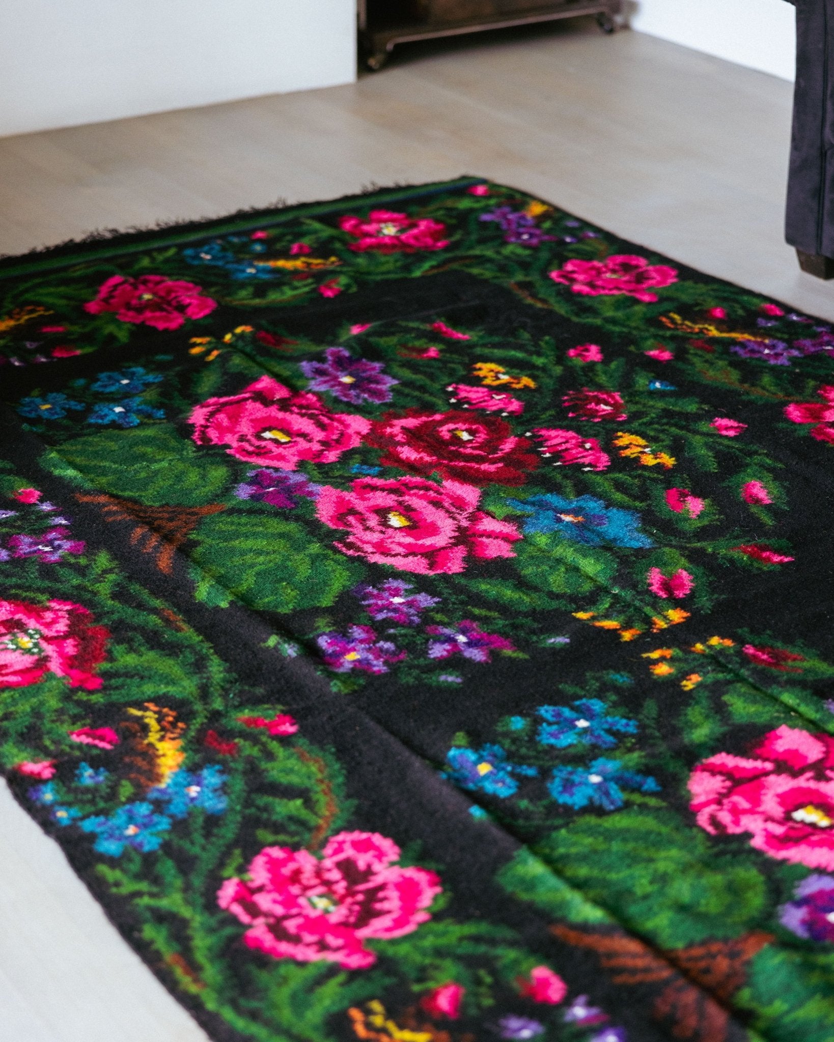ROKSOLANA – Large Rug from Karpaty - Saint Javelin